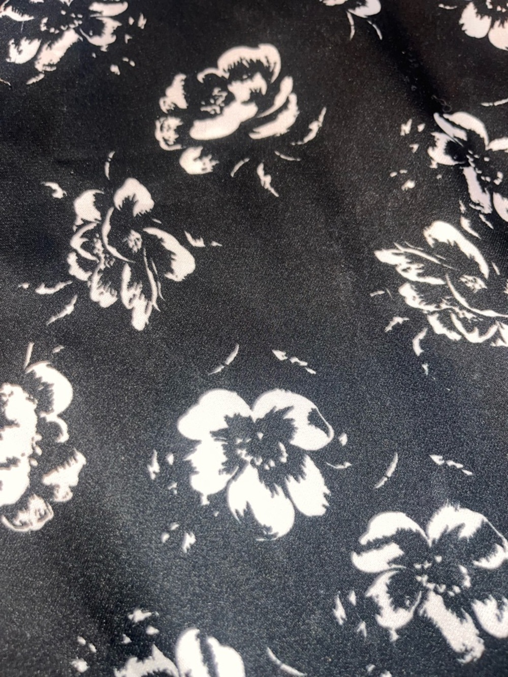 Lauren Ralph Lauren Black satin Blouse with White Floral Print - Picture 4 of 4